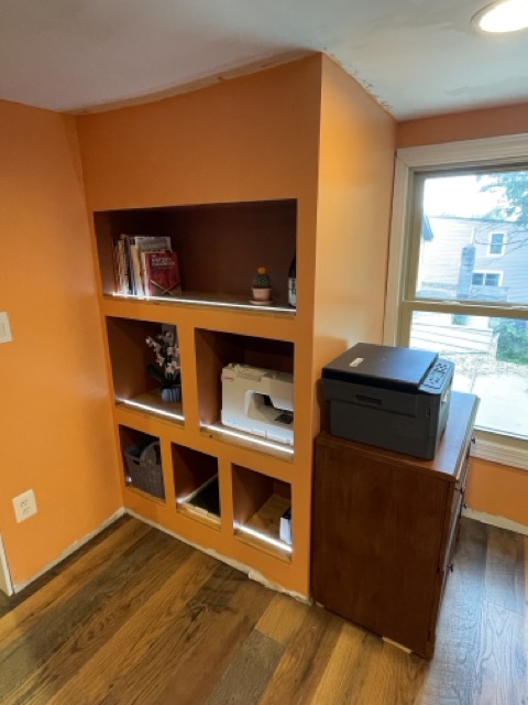 Built-in shelves in a utility room