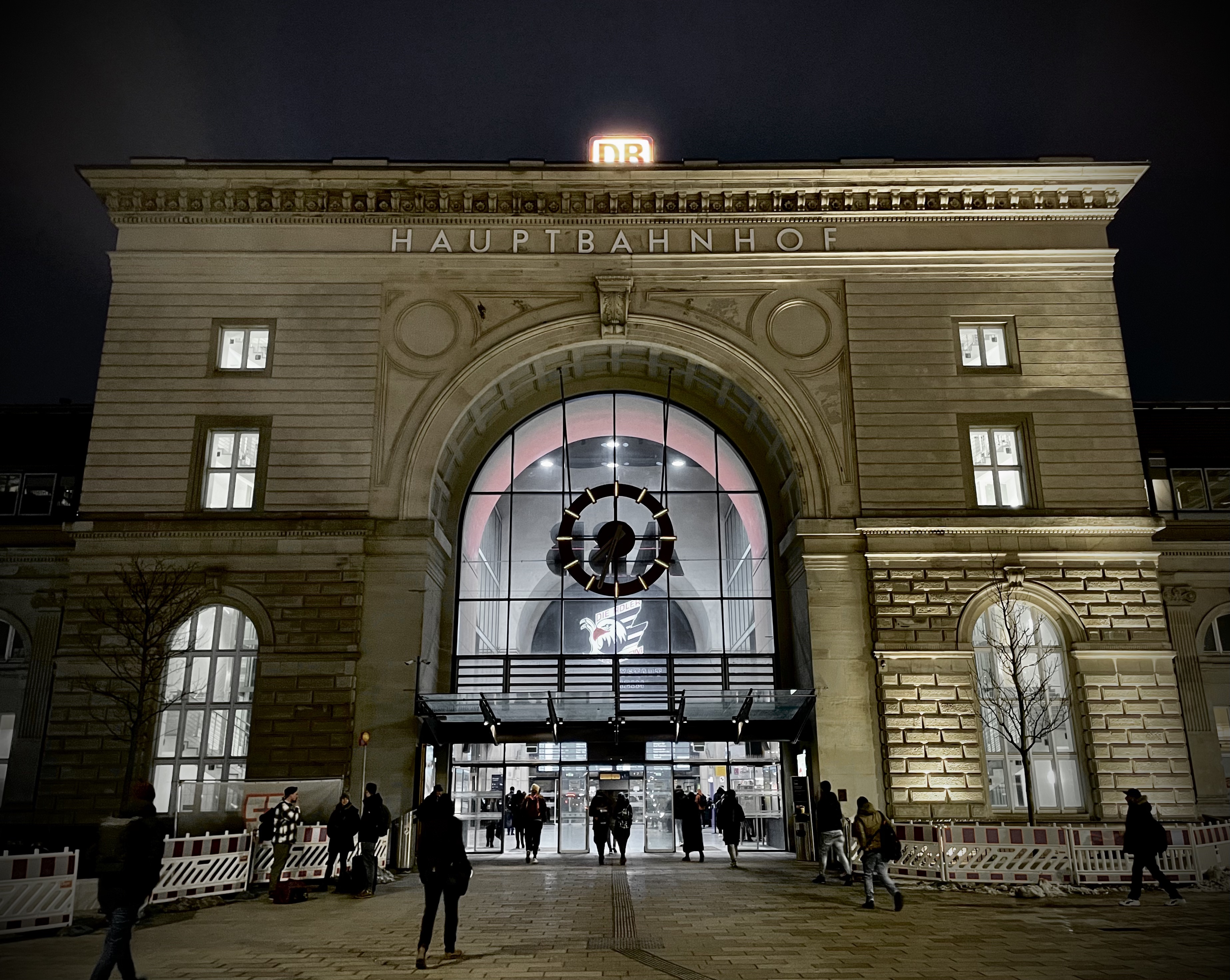 Pre-dawn at the Mannheim Hauptbahnhof