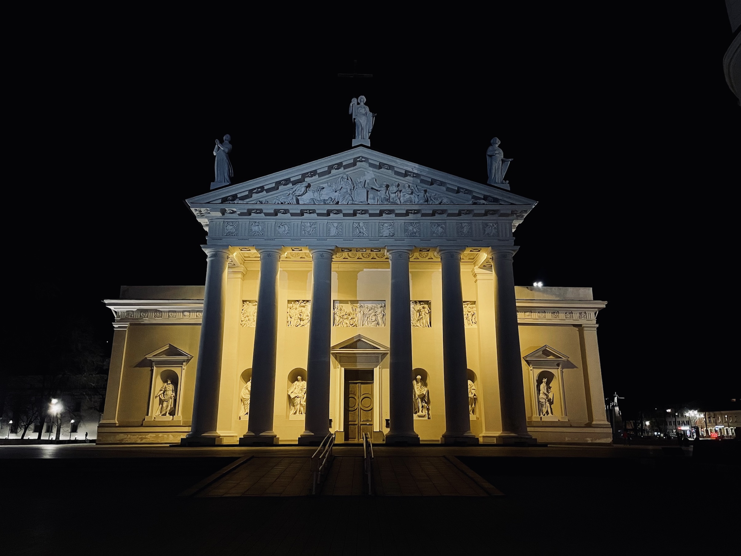 Vilnius Cathedral at night